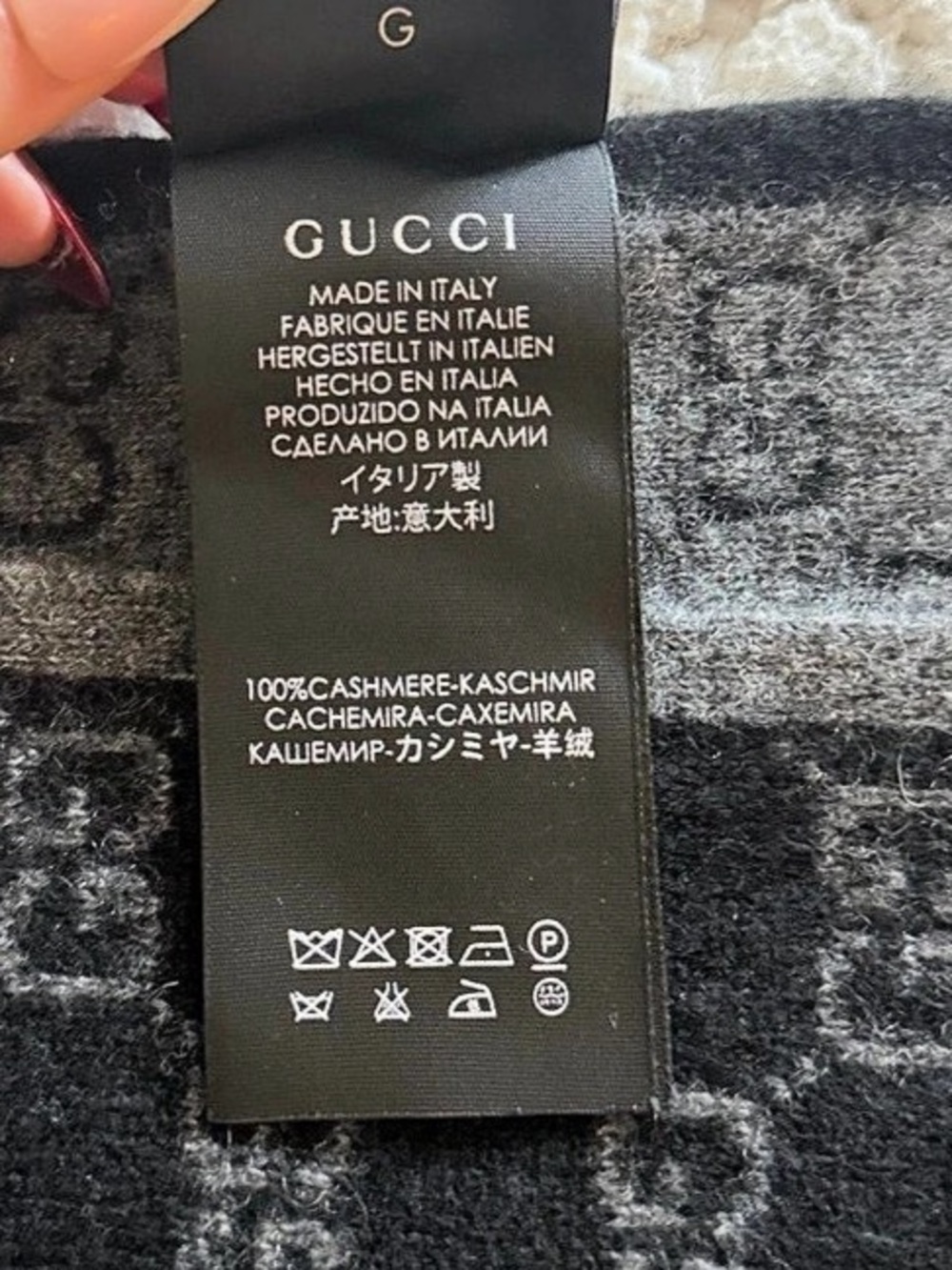 Authentic Gucci GG 100% Cashmere Scarf in Black & Gray